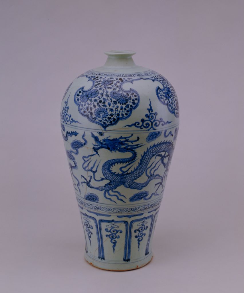 图片[1]-Jingdezhen kiln blue and white plum vase with cloud dragon pattern-China Archive